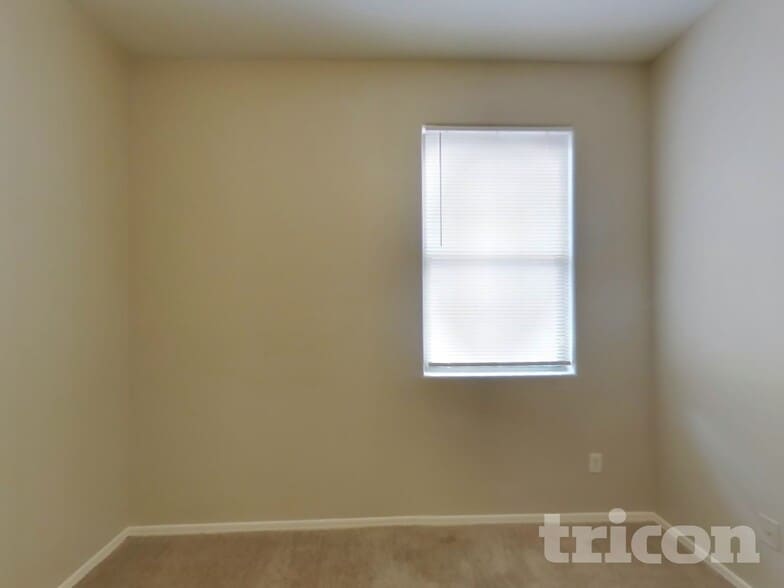 Building Photo - 6410 S 72nd Ln