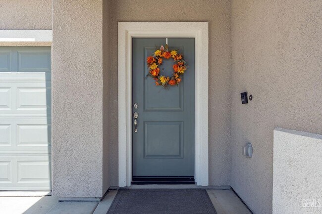 Building Photo - 4 Bed 2 Bath