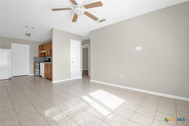 Building Photo - 907 North Dr