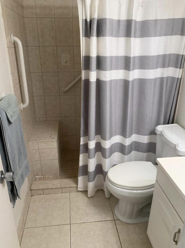 Building Photo - 74 Sheffield D