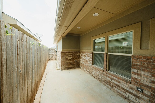 Building Photo - 1205 Old Course Rd