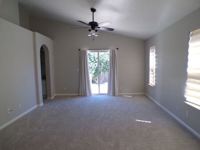 Building Photo - Beautiful East Modesto Home located in Sylvan School District