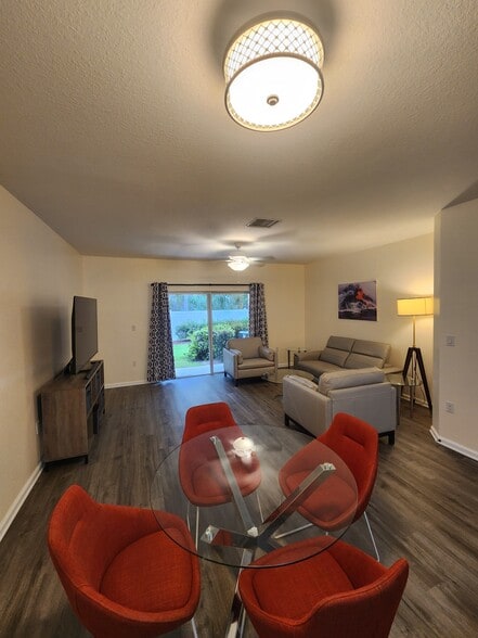 Building Photo - 5036 SE Mariner Garden Cir