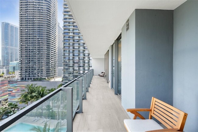 Building Photo - 88 SW 7th St