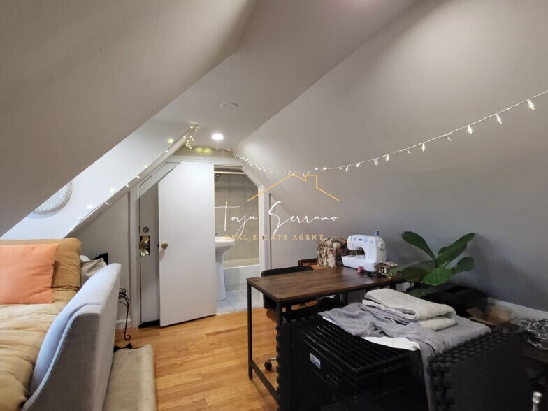 Building Photo - 648 Columbia Rd