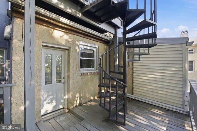 Building Photo - 1412 Light St