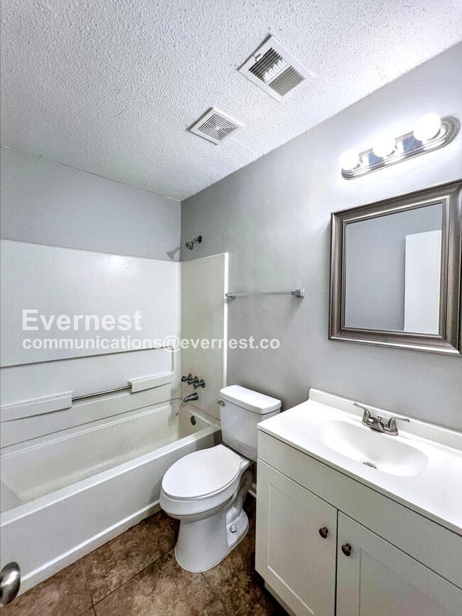 Building Photo - 6205 Somerset Cove