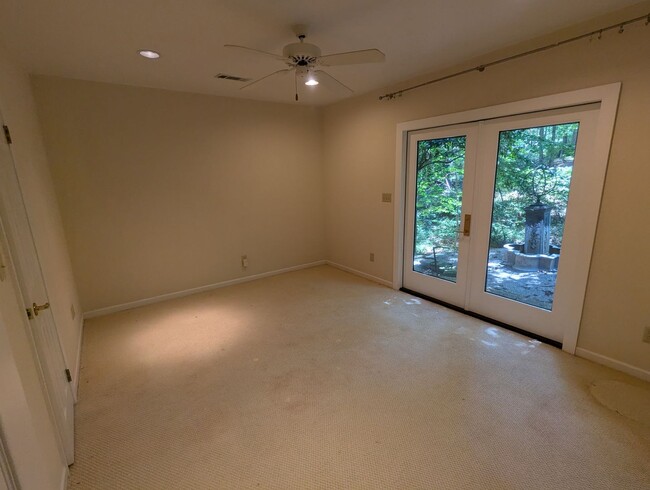 Building Photo - Fabulous 5 Bedroom Home in North River