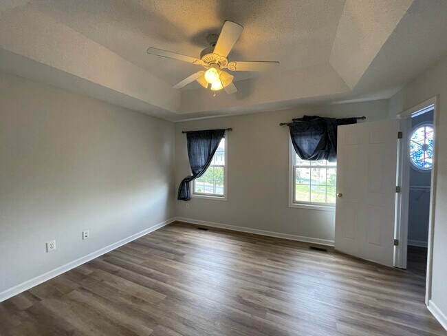 Building Photo - Spacious End Unit Towhouse in Desirable Liberty Square!
