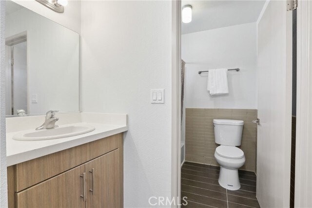 Building Photo - 112 N Primrose Ave