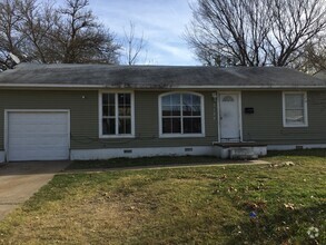 Building Photo - 3 bedroom plus garage