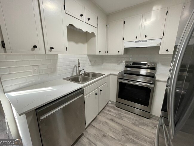 Building Photo - 130 Springdale Ct