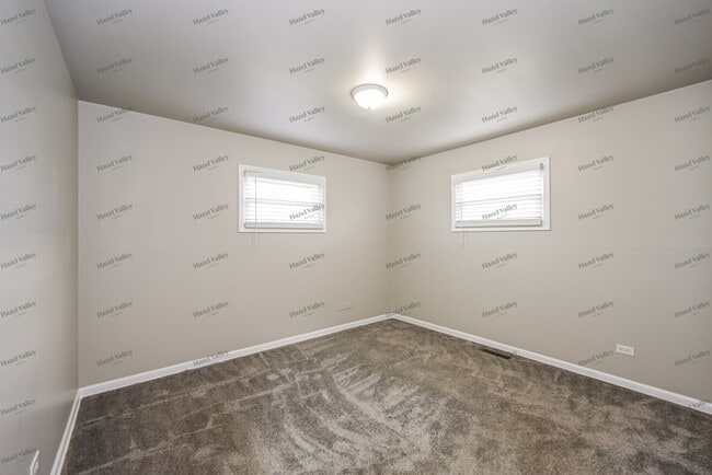 Building Photo - 302 Fulton Ln