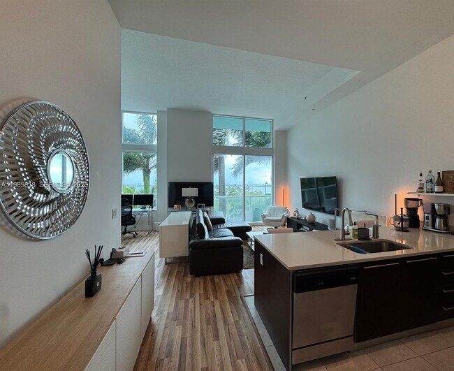 Building Photo - 1900 N Bayshore Dr