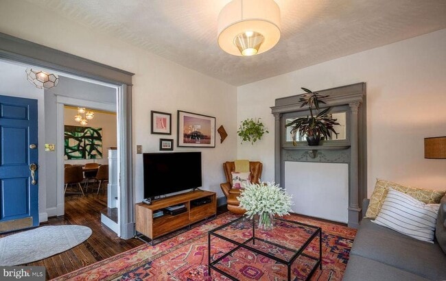 Building Photo - 1354 D St NE