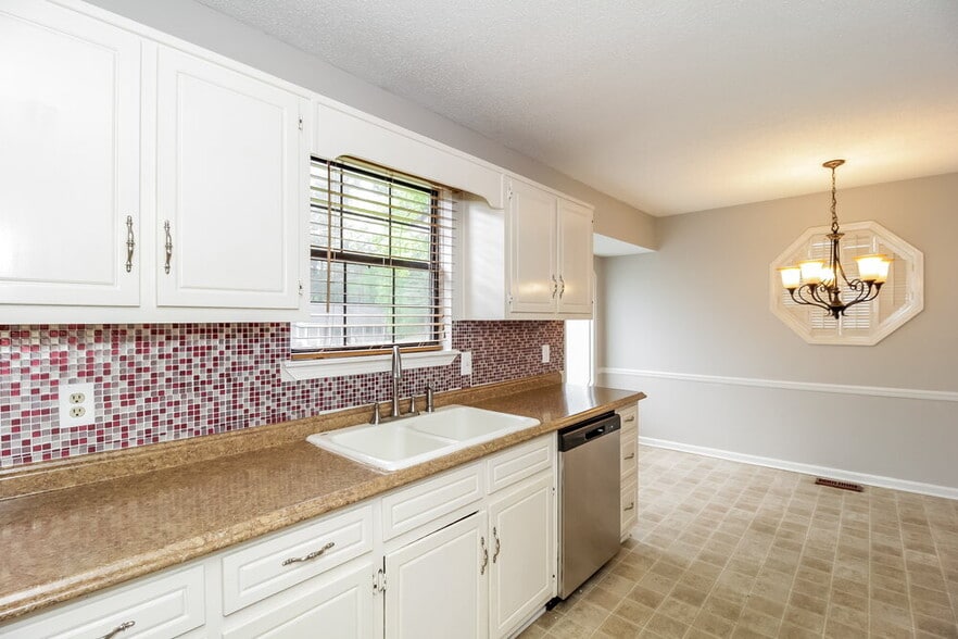 Building Photo - 3240 Beaver Dr