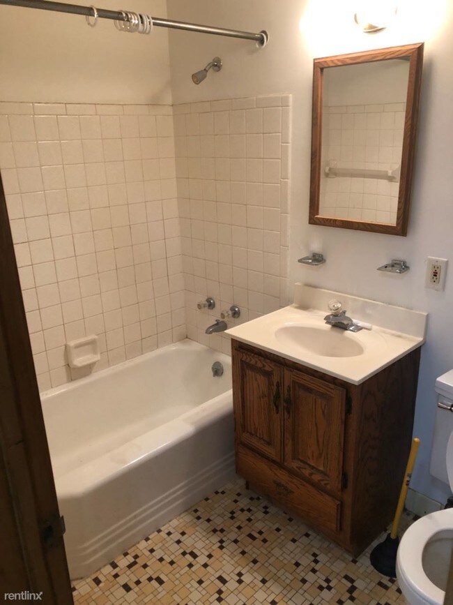 Building Photo - 4215 W Martin Dr