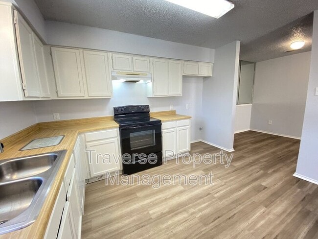 Building Photo - 2618 Isbella Dr