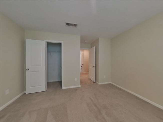 Building Photo - 100 Comanche Plains Rd