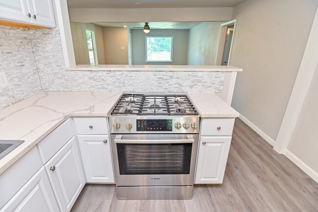 Building Photo - 4714 Nichols St