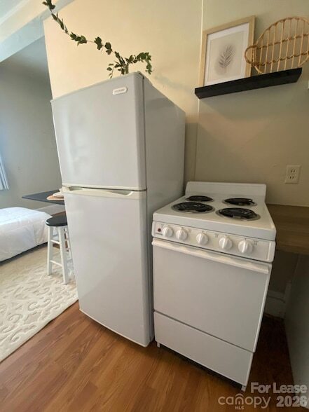 Building Photo - 823 Central Ave