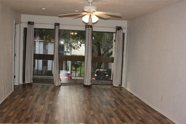 Building Photo - 12100 Melville Dr