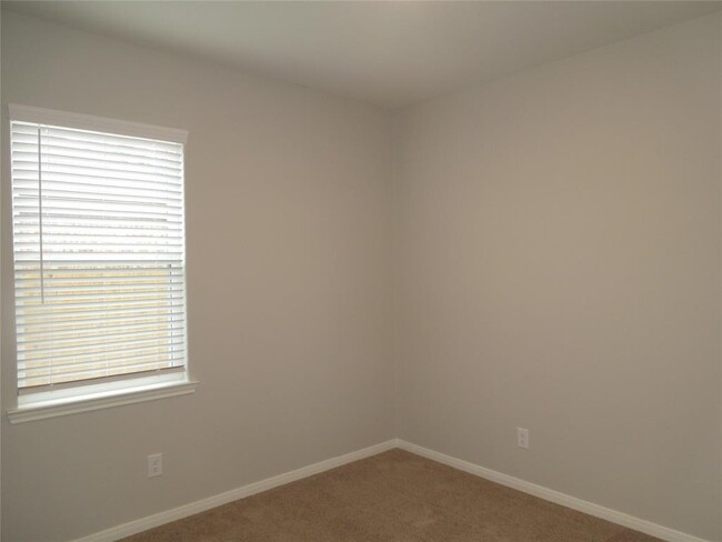 Building Photo - 10470 Sweetwater Creek Dr