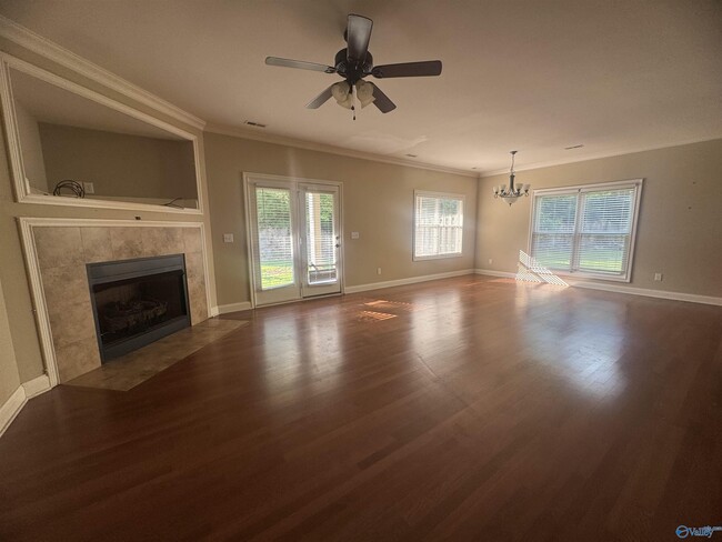 Building Photo - 210 Treetop Dr SE