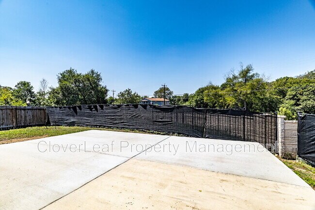 Building Photo - 10423 Legacy Cv