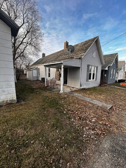 Building Photo - 706 Cedar St