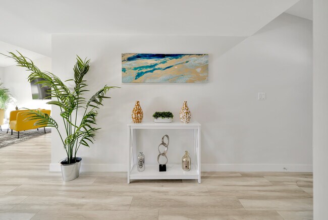 Building Photo - 5565 Ostin Ave