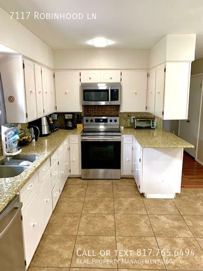 Building Photo - 7117 Robinhood Ln