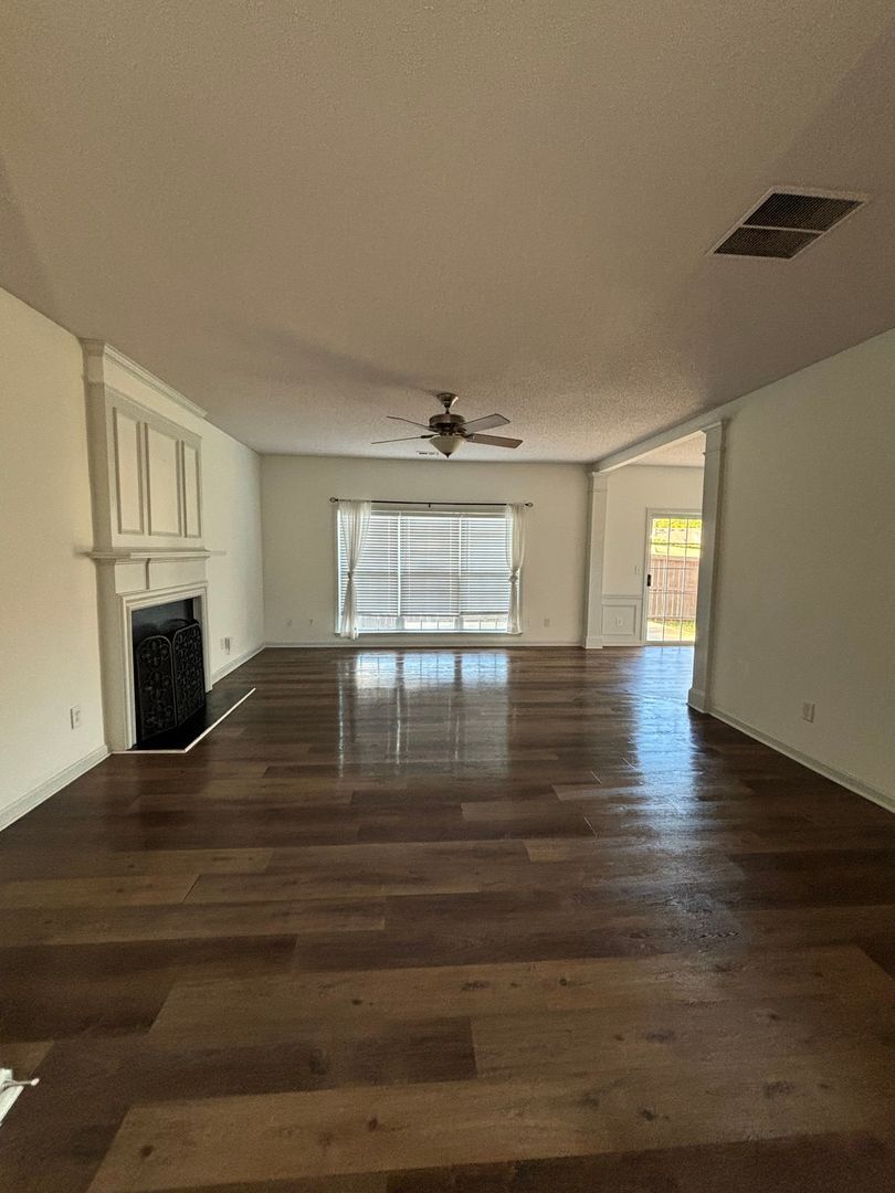 Building Photo - 1718 Bentridge Dr NW