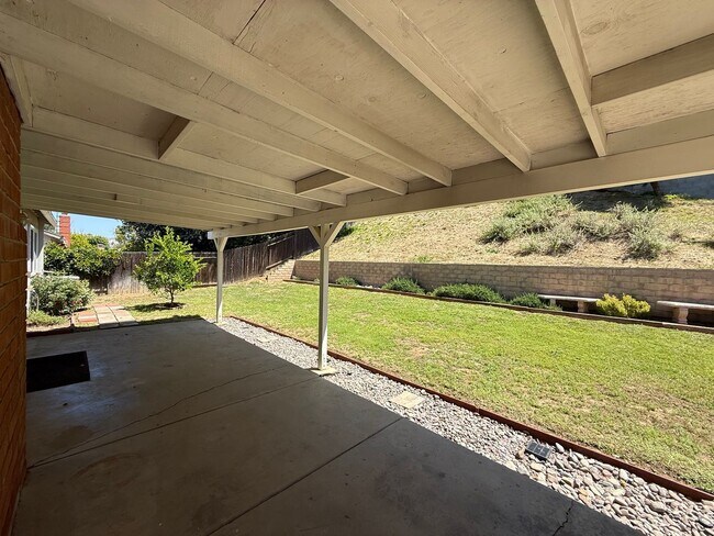 Building Photo - First Time rental in Central Simi Valley, 3 bed, 2 bath
