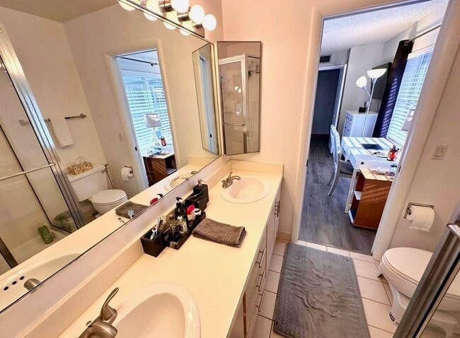 Building Photo - 1917 Stratford Way