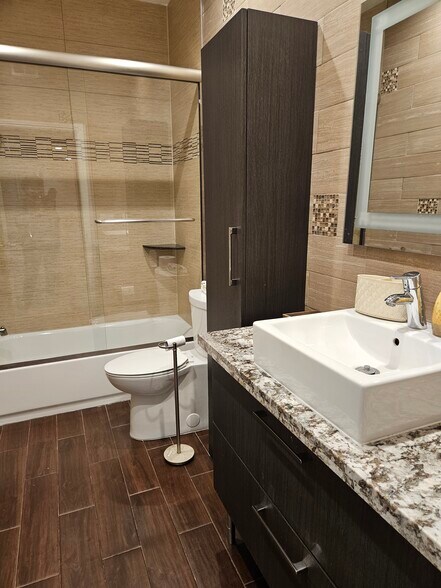 Building Photo - 7218 Hillside Ave