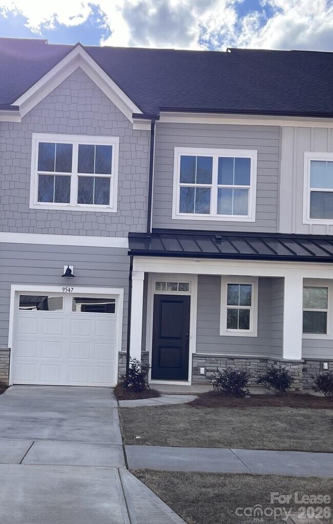 Building Photo - 9547 Munsing Dr