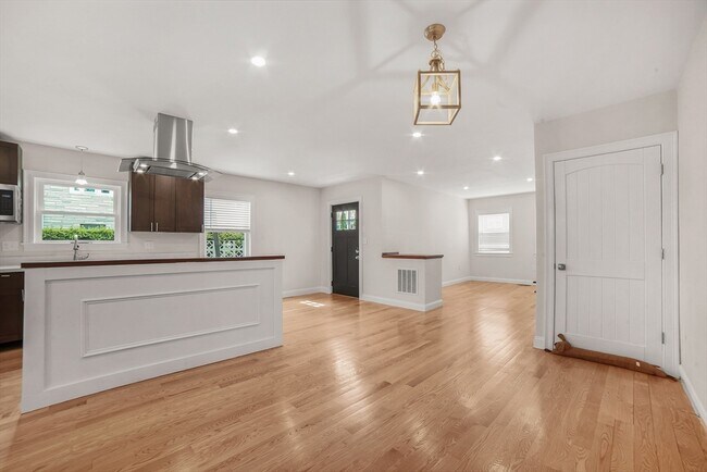 Building Photo - 50 Main St