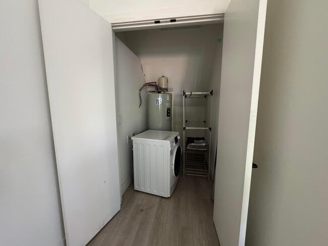 Building Photo - 973 E Broad St