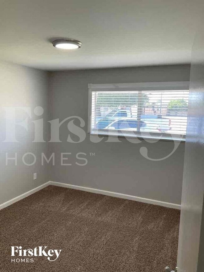 Building Photo - 3602 W North Ln