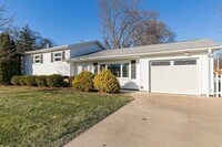 Building Photo - 1705 Elmwood Dr