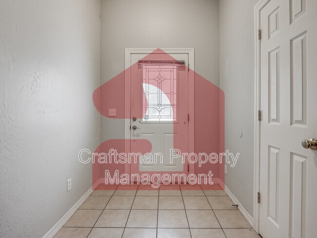 Building Photo - 2707 Silvertree Dr