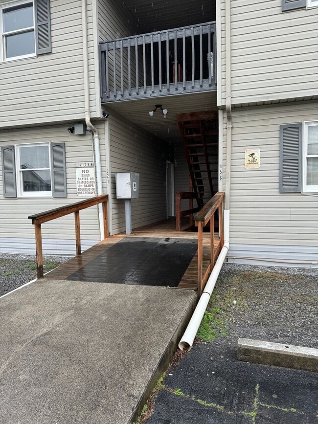 Building Photo - Creekview Apartments