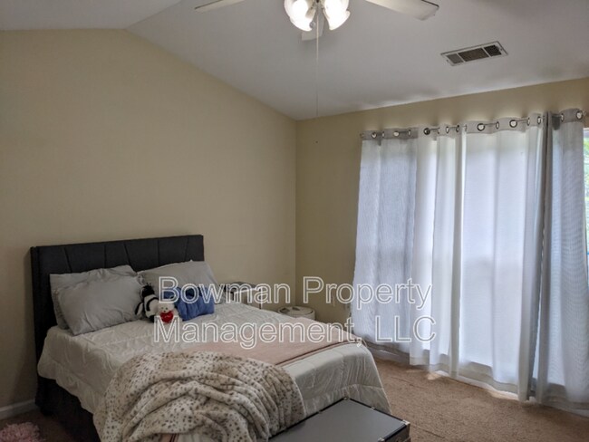 Building Photo - 490 S Barnett Shoals Rd