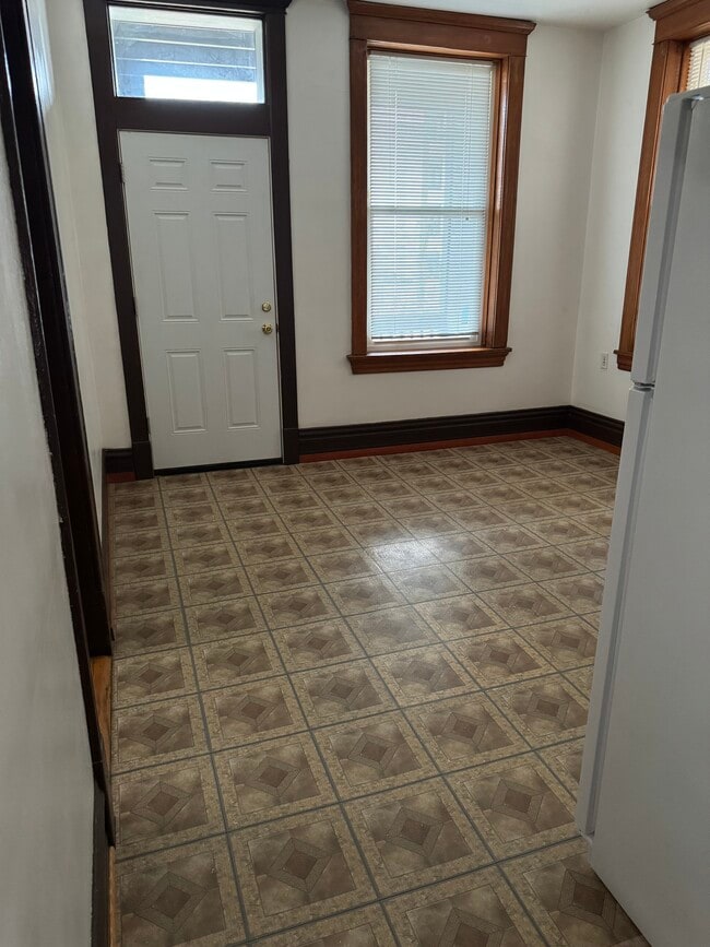 Building Photo - 2722 W Haddon Ave