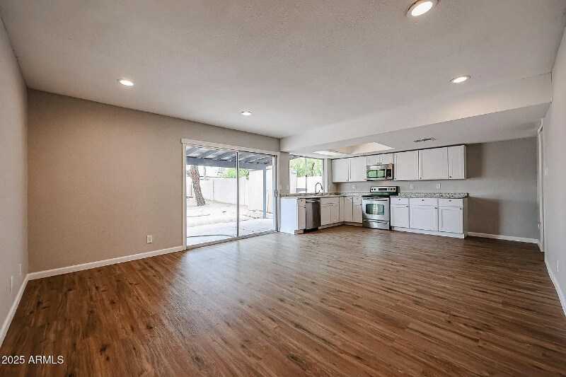 Building Photo - 3016 W Libby St