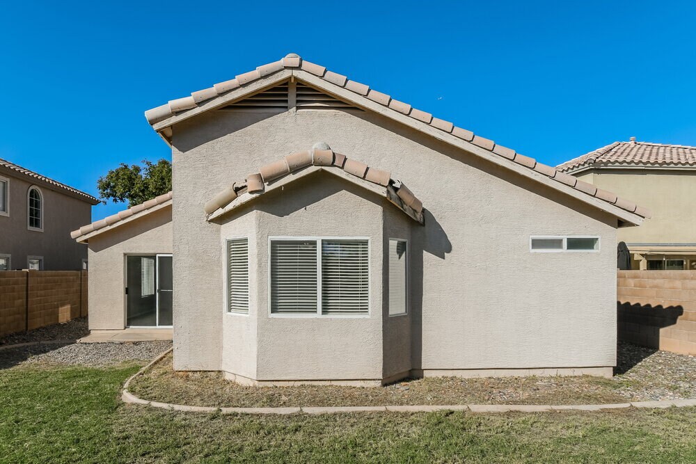 Building Photo - 2463 E Sheffield Ave