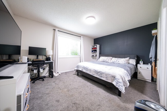 Building Photo - 15709 Chalet Ct