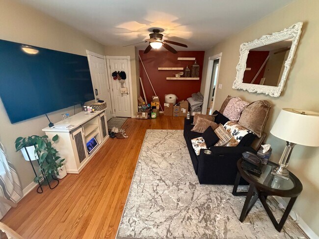 Building Photo - 7715 Durvin Dr