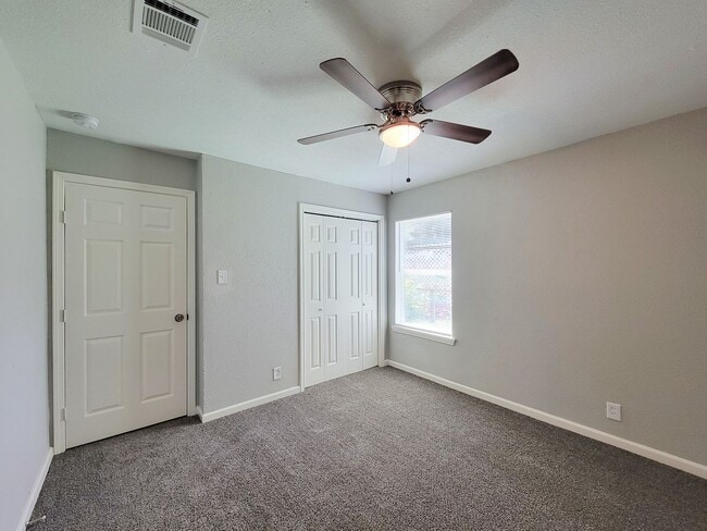 Building Photo - RECENTLY REMODELED 4 BEDROOM 2 BATH LEASE HOME WITH ALL THE UPGRADES.  CHECK THIS OUT.  WON'T LAS...